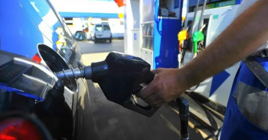 El Gobierno sube el impuesto a los combustibles y presiona la nafta en Rosario