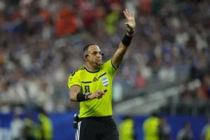 Un árbitro de la MLS dirigirá Argentina vs. Inglaterra