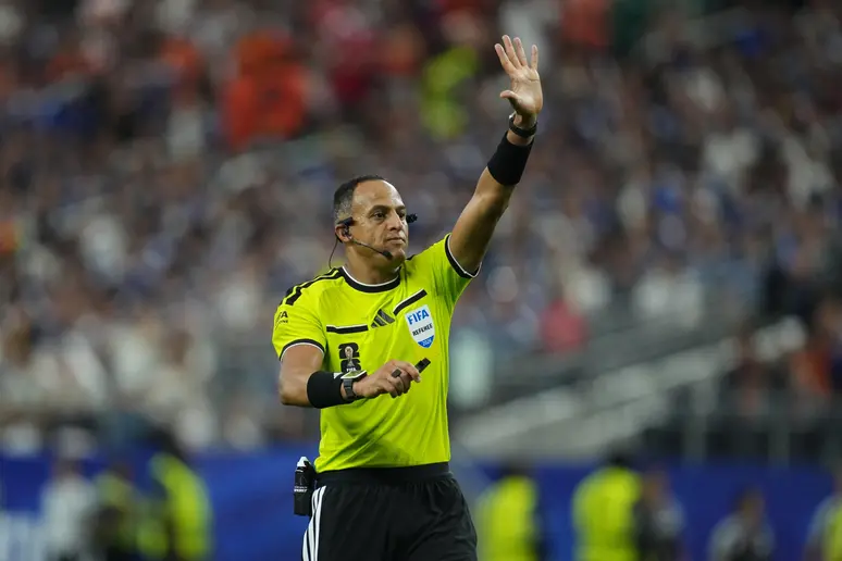 Un árbitro de la MLS dirigirá Argentina vs. Inglaterra