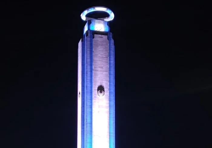 auerola en el Monumento a la Bandera llamó la atención