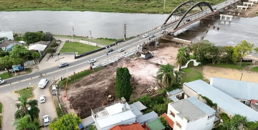 Avanza el nuevo puente Santa Fe–Santo Tomé tras la caída de una viga