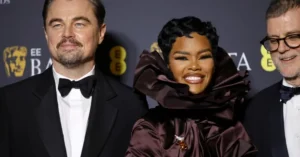 Escena de la película Una batalla tras otra premiada en los BAFTA 2026