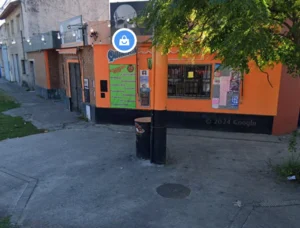 Balean un comercio en zona sudoeste.