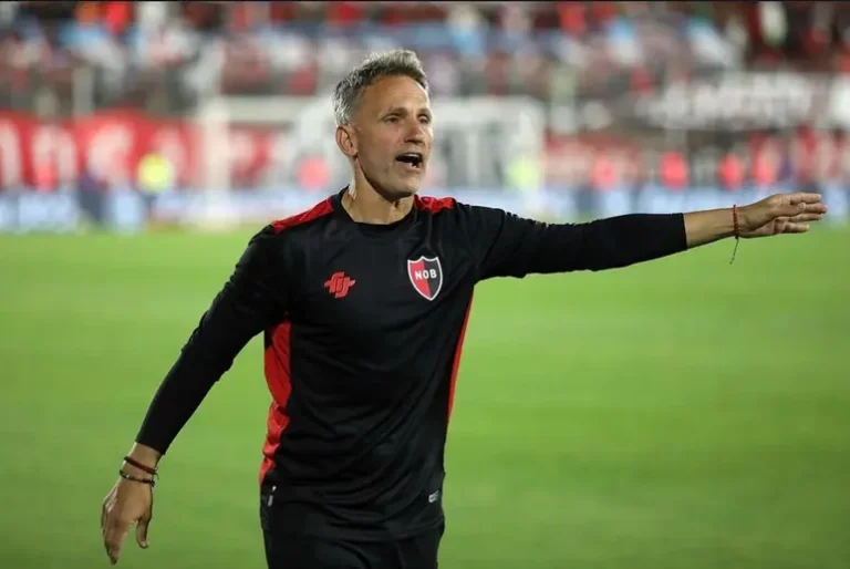 Bernardi asume otra vez en Newell’s en plena crisis