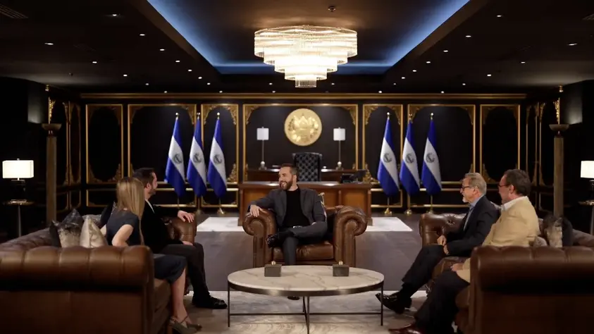 Bukele delega a la IA de Google la salud pública de El Salvador