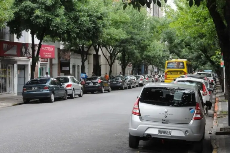 Buscan reducir el cordón amarillo para sumar estacionamiento