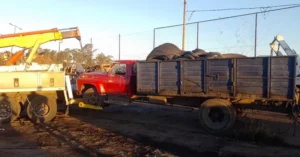 Camiones arrojaron escombros en la autopista a Córdoba