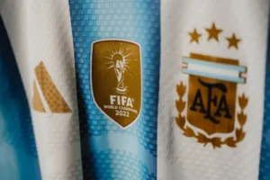 Camisetas de distintas selecciones mundialistas en exhibición