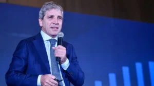 caputo-minimiza-el-impacto-de-los-autos-chinos-hibridos.webp
