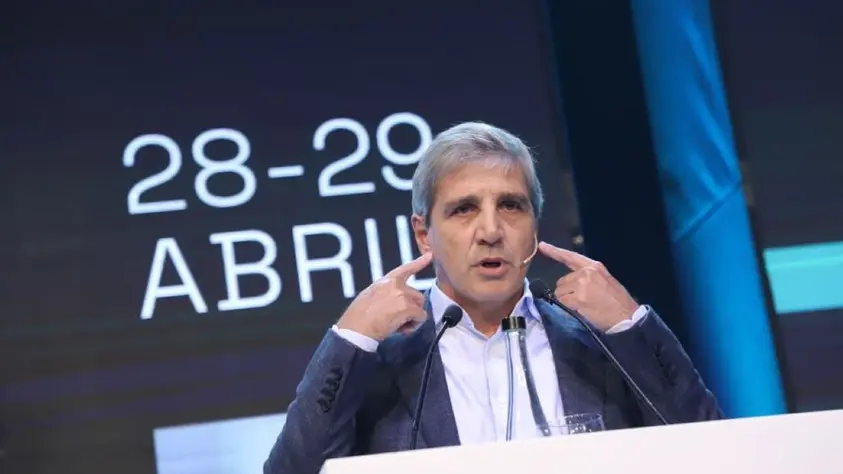 Caputo proyecta una reactivación económica desde mitad de año