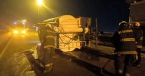 Choque de camiones y corte total en el puente Rosario-Victoria