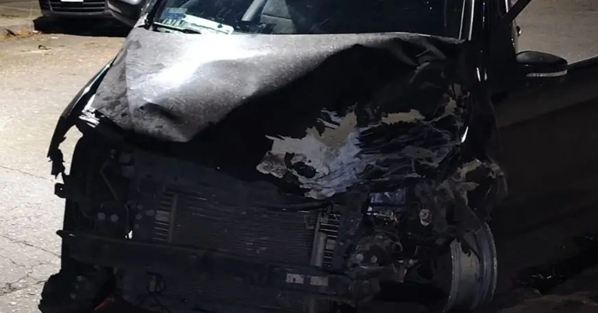 Choque entre autos en Ayacucho y Riobamba