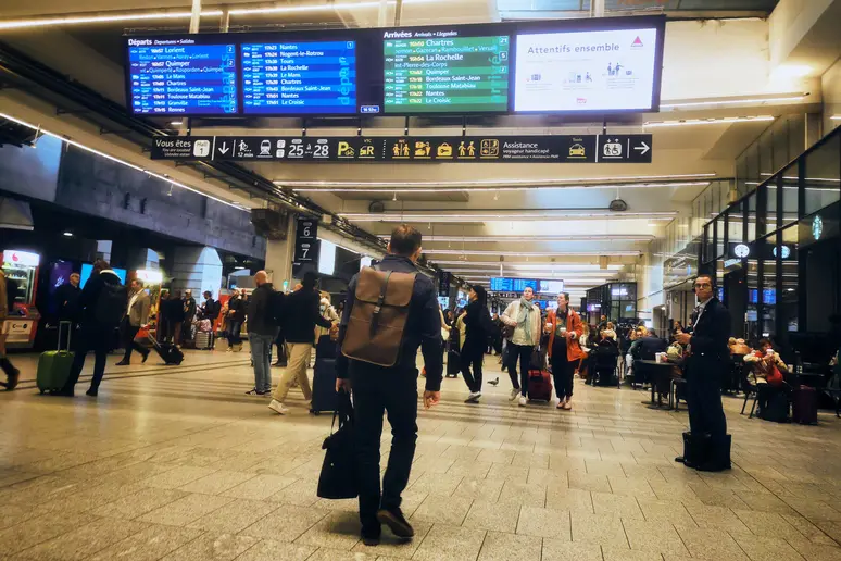 Choque fatal entre un tren de alta velocidad y un camión militar en Francia