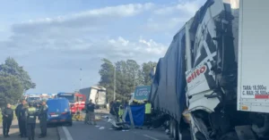 Choque mortal de camiones en la autopista a Rosario