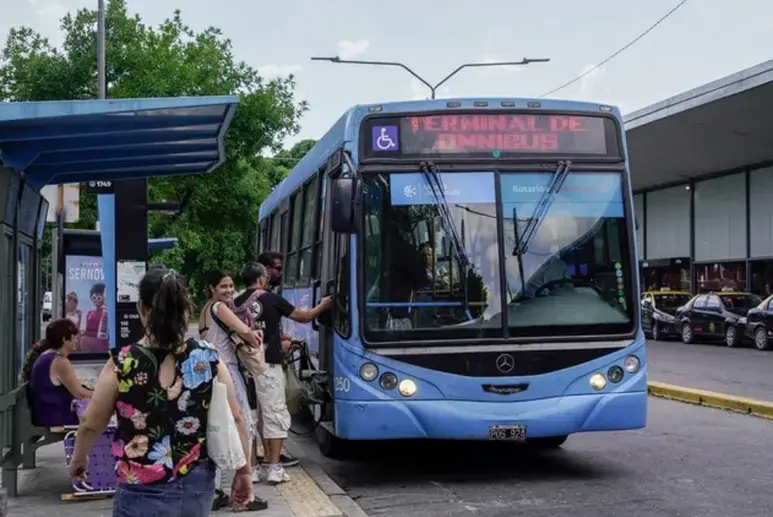 El boleto de colectivo en Rosario subió más de 1000%