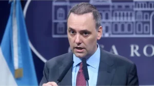 Sesión en la Cámara de Diputados con Manuel Adorni