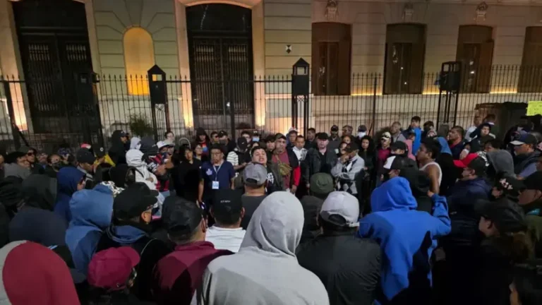 Crece la tensión policial por reclamos salariales en provincias