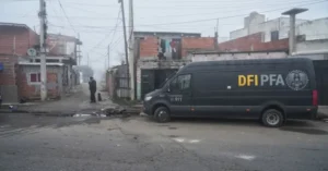 Operativo policial en Villa Banana por el crimen de un federal