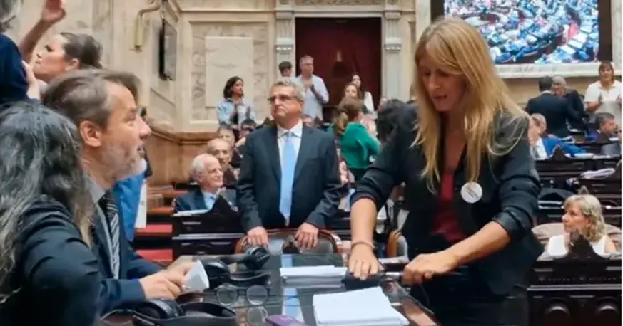 Cruce en Diputados: Carignano desconectó equipos y chocó con Lemoine