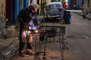 Cuba anuncia reformas económicas para atraer inversiones extranjeras