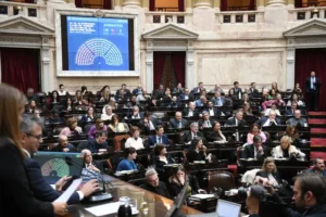 Debate por arancel a extranjeros en salud y educación