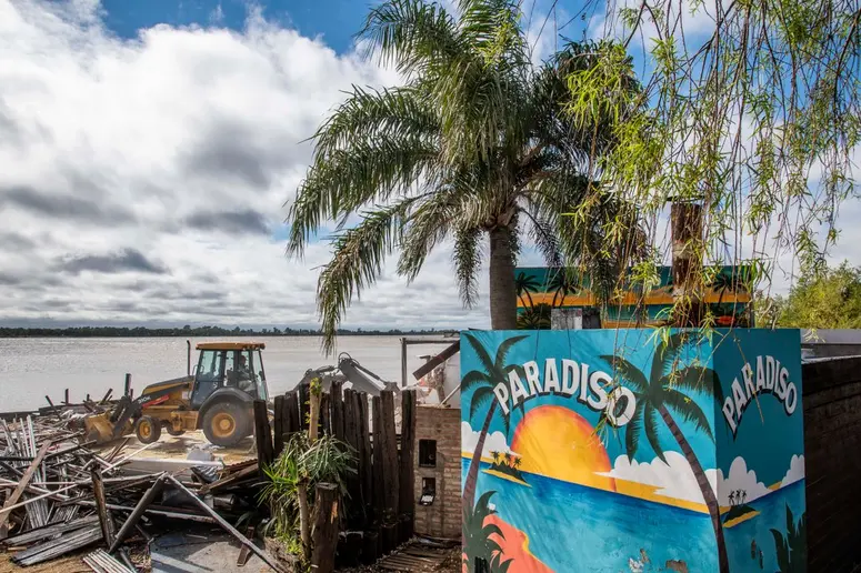 Demuelen bares en la Costa Norte y suman playa pública