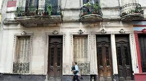 El Concejo debate un plan para mantener fachadas antiguas