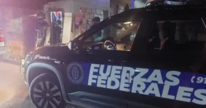 Patrullero y operativo policial en Rosario