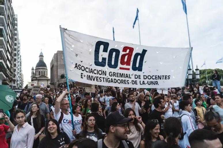 Docentes de la UNR paran contra la reforma laboral