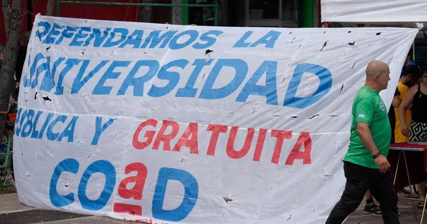 Docentes de la UNR paran y preparan más medidas contra la reforma laboral