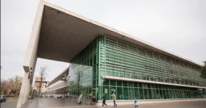 Escena de un operativo policial por homicidios en Rosario