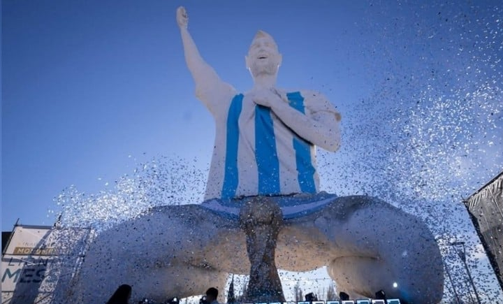 El creador de la estatua de Messi más alta del mundo en Rosario La Ciudad