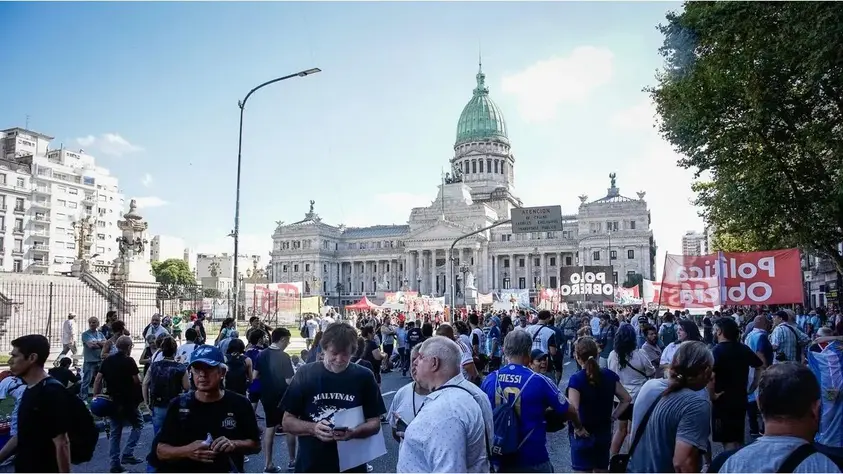 El Gobierno extiende extraordinarias y debate fondos universitarios