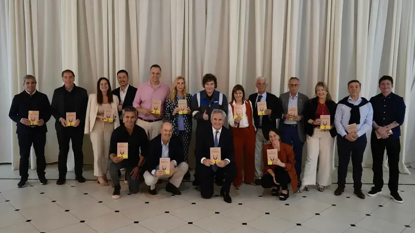 El Gobierno redefine su gabinete y actualiza salarios políticos