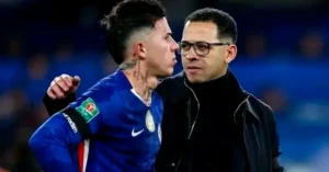 Enzo Fernández en un partido con el Chelsea