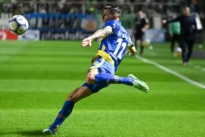 Central consiguió un punto ante Banfield sobre el final