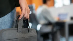 Gráfico que muestra la caída del empleo asalariado en Argentina