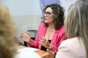 Proponen asesorías gratuitas en barrios ante el endeudamiento familiar