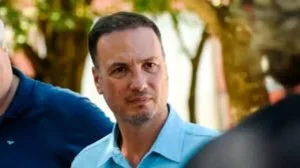 Enrico dejó su banca en el Senado en medio de la interna