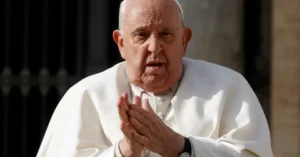 Jeffrey Epstein y Steve Bannon, implicados en correos filtrados