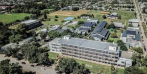 Presentación de becas municipales en la ciudad de Esperanza