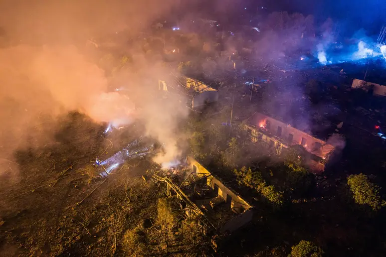 Una explosión en una fábrica de fuegos artificiales en China dejó al menos 21 muertos
