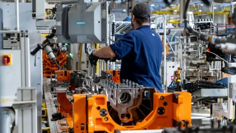 Fuerte caída de la producción automotriz en el primer cuatrimestre