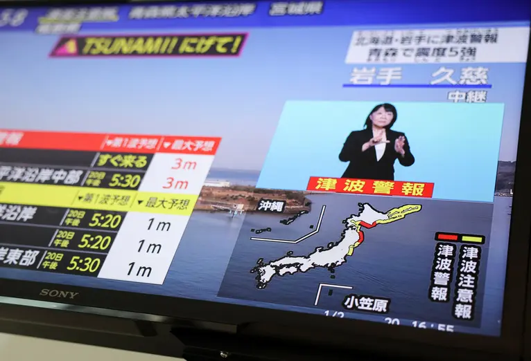 Un fuerte sismo de 7,5 en Japón provocó tsunami en el noreste