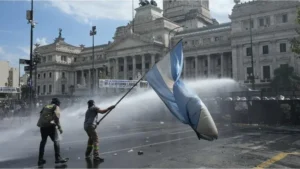 Incidentes frente al Congreso nacional durante una sesión
