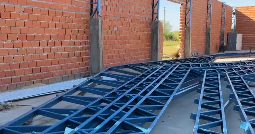 Un operario resultó herido tras un grave accidente laboral en barrio Cristalería