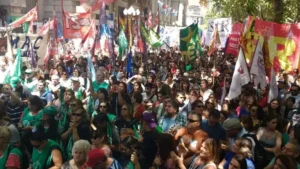 Carpa de protesta de gremios en Plaza San Martín de Rosario