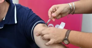 Alertan por la suba de casos de gripe y Covid en Rosario