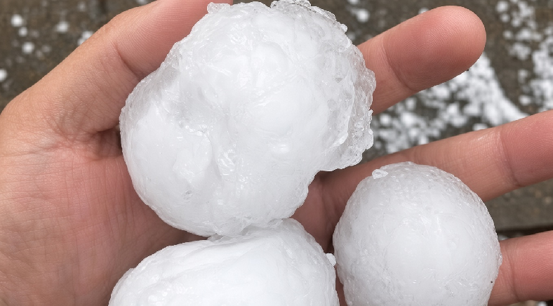 Hallan microplásticos y metales en las muestras de granizo tomadas tras la última tormenta en Funes