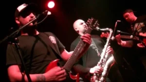 DESCARRILADOS - BUENAYUNTA - EN LA SALA DE LAS ARTES